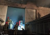 کارخانه تولید و نگهداری مصنوعات چوبی در خاوران دچار حریق گسترده شد