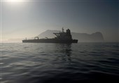 غرق شدن یک نفتکش در یمن و نشتی نفت در آب
