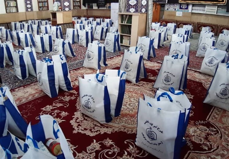 500 بسته معیشتی تبرکات فاطمی در استان بوشهر توزیع شد