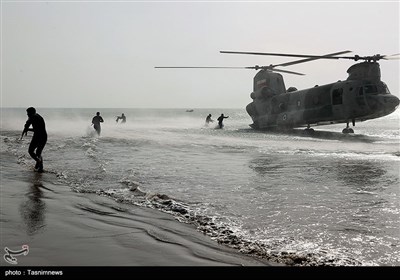  Iranian Army Holds War Game on Southeastern Coasts