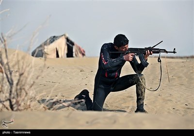  Iranian Army Holds War Game on Southeastern Coasts