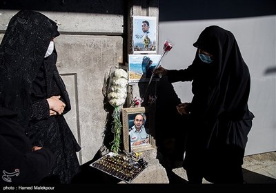 حضور خانواده‌های شهدای آتش‌نشان مقابل ساختمان پلاسکو در چهارمین سالگرد حادثه پلاسکو