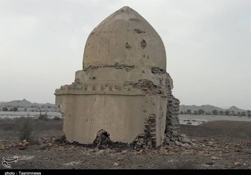 بی‌توجهی به بنای تاریخی امامزاده محمود و احمد کاشان سبب تخریب و سرقت آن شده است+فیلم