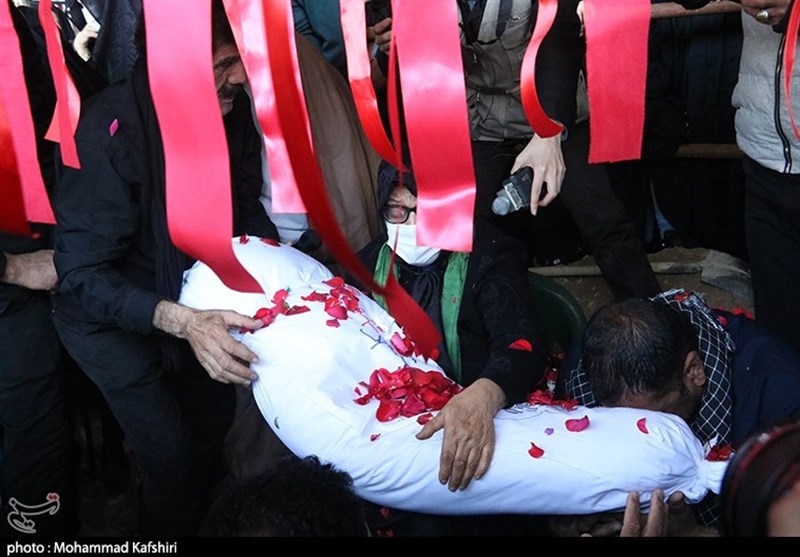 مراسم خاکسپاری شهید مرادی نسب در دزفول به روایت تصویر