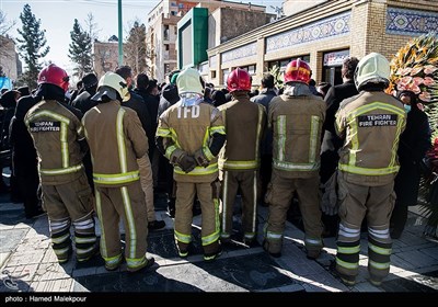 حضور آتش‌نشانان در مراسم تشییع پیکر چترباز جوان زنده‌یاد محمد بزرگی - امامزاده سیدجعفر(ع) و حمیده خاتون(س)
