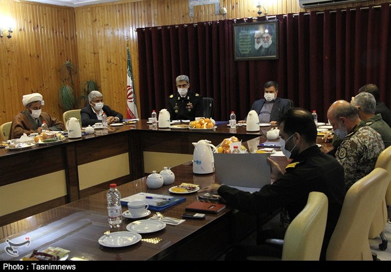 استاندار هرمزگان با فرماندهان ارتش‌ در منطقه‌ جنوب ایران دیدار و گفت‌وگو کرد+تصاویر