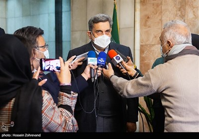 پیروز حناچی شهردار تهران در جمع خبرنگاران