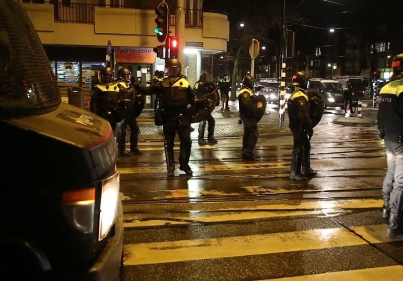 Riot Police Patrol Streets following Anti-Curfew Demo in Netherlands (+Video)