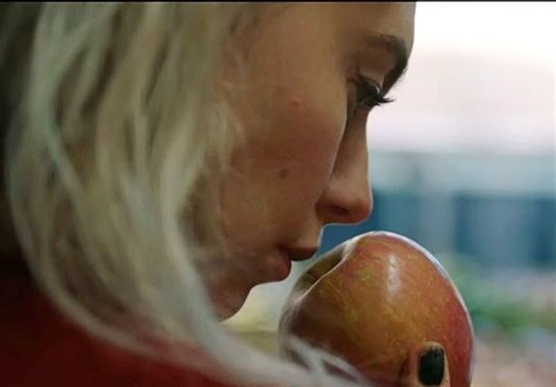 نگاهی به فیلم «قطعه‌های یک زن»| دانه‌های سیبی که درونِ یک زن جوانه می‌زند