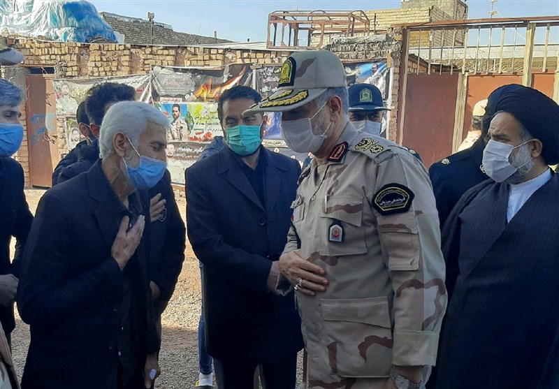 دیدار فرمانده مرزبانی ناجا با خانواده شهید &quot;اسدالهی&quot; در قزوین/ خون شهدا درخت تنومند انقلاب اسلامی را آبیاری می‌کند