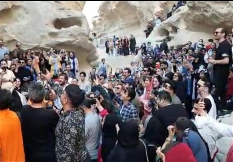 لبخند گردشگران به کرونا در تور گردشگری قشم/ گردهمایی 460 نفری در تنگه چاهکوه بدون ماسک