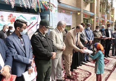 وقتی آبروی نیازمندان ویترین تبلیغ مسئولان می شود / پایمال شدن حیثیت دانشآموزان به بهانه اهدای یک تبلت
