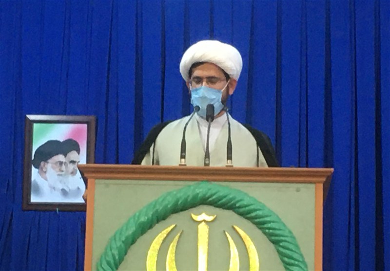 امام جمعه موقت بوشهر: نباید اجازه داد تعدادی اندکی بدحجاب به وجه شهر آسیب وارد کنند