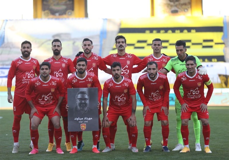بازگشت هواداران مشهدی پس از 900 روز/ محکوم به امید در ورزشگاه ثامن!