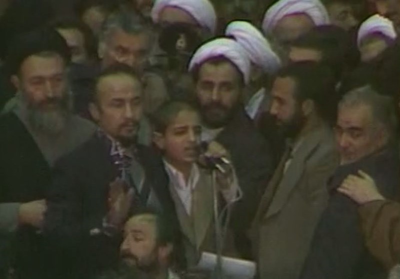 فیلم// قرآن خواندن &quot;محمد اصفهانی&quot; در یکی از ماندگارترین روزهای تاریخ ایران
