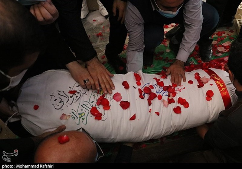 تشییع و تدفین 3 شهید تازه تفحص‌شده در دزفول + تصاویر