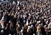 گزارش از مرکز افغانستان| استفاده فرمانده پلیس «بهسود» از معترضان به عنوان سپر انسانی