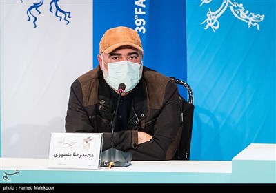 محمدرضا منصوری تهیه‌کننده در نشست خبری فیلم شیشلیک - سی و نهمین جشنواره فیلم فجر