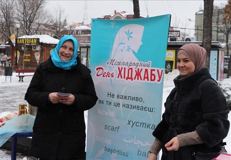 استقبال زنان اوکراینی از روسری در روز جهانی حجاب + عکس