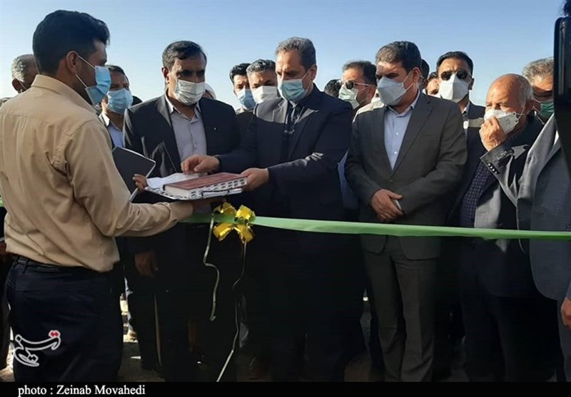 وزیر جهاد کشاورزی بزرگترین گلخانه جالیزی را در منوجان افتتاح کرد + تصاویر