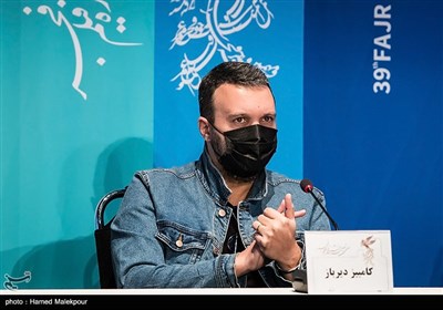 کامبیز دیرباز بازیگر در نشست خبری فیلم تک تیرانداز - سی و نهمین جشنواره فیلم فجر