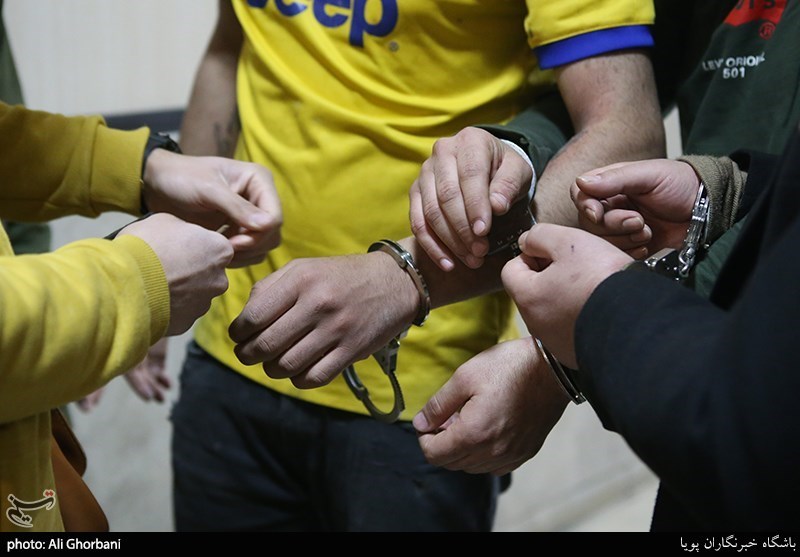 مأموران قلابی به بهانه بازداشت سارق فراری دست به سرقت زدند