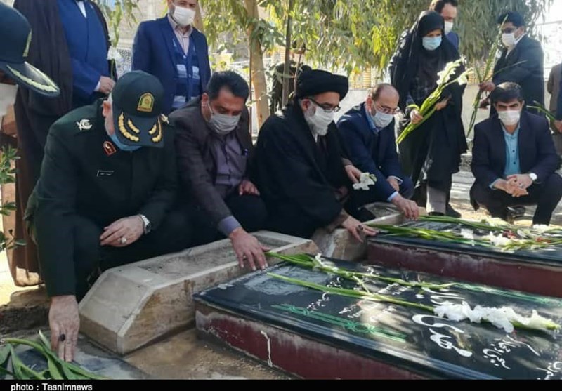 مزار شهدای ورامین در چهل و دومین سالگرد پیروزی انقلاب اسلامی گلباران شد