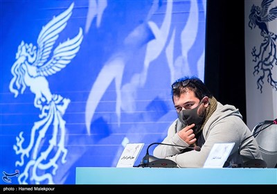 سهیل دانش اشراقی طراح صحنه در نشست خبری فیلم روشن - سی و نهمین جشنواره فیلم فجر