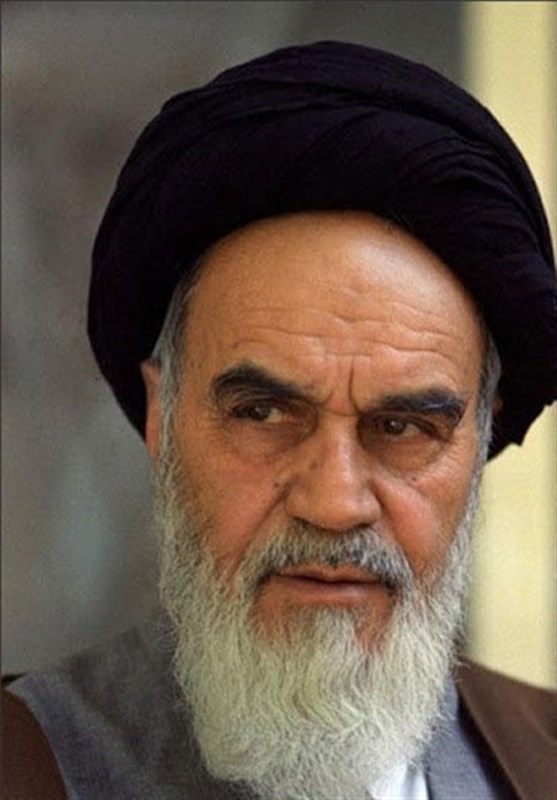 چرا با حضور امام خمینی(ره) مبارزات قبل از انقلاب شکل دیگری گرفت؟
