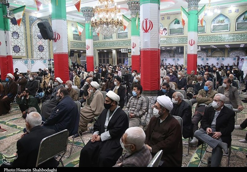 مراسم گرامیداشت دهه فجر انقلاب اسلامی در مسجد چهارمردان قم به روایت تصویر
