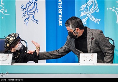 پژمان جمشیدی و آیلین جاهد در نشست خبری فیلم خط فرضی - سی و نهمین جشنواره فیلم فجر