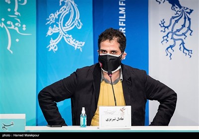 عادل تبریزی کارگردان در نشست خبری فیلم گیج‌گاه - سی و نهمین جشنواره فیلم فجر