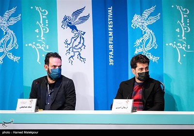 ارسلان امیری نویسنده و عماد خدابخش تدوینگر در نشست خبری فیلم تی تی - سی و نهمین جشنواره فیلم فجر