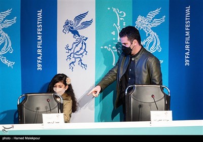 هوتن شکیبا و هیلدا کردبچه بازیگران فیلم تی تی در سی و نهمین جشنواره فیلم فجر