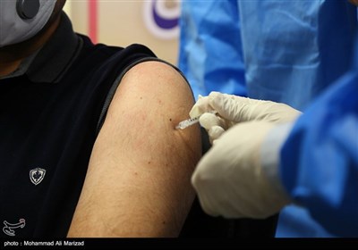 تزریق نخستین مرحله واکسن کرونا در قم