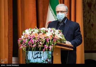 سعید نمکی وزیر بهداشت در مراسم آغاز واکسیناسیون سراسری علیه بیماری کرونا در ایران - بیمارستان امام خمینی(ره)