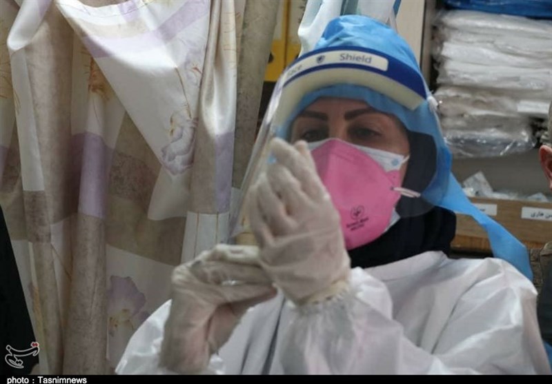 تزریق اولین دوز واکسن کرونا در بیمارستان رازی اهواز به روایت تصاویر