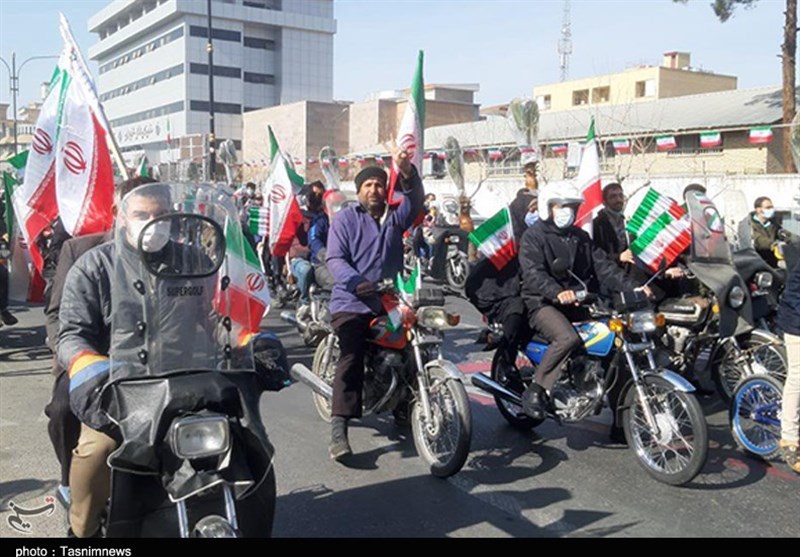 راهپیمایی خودرویی چهل‌ودومین سالگرد پیروزی انقلاب در استان سمنان به روایت تصاویر‌