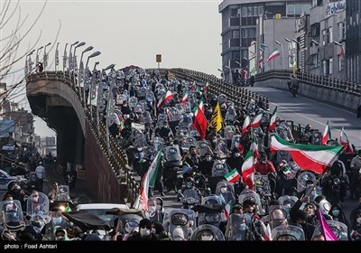  راهپیمایی خودرویی و موتوری ۲۲ بهمن در تهران آغاز شد 
