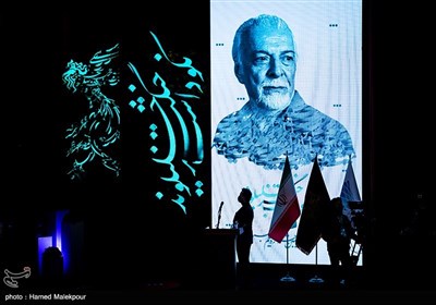 نکوداشت زنده‌یاد چنگیز جلیلوند دوبلور پیشکسوت در مراسم اختتامیه سی و نهمین جشنواره فیلم فجر