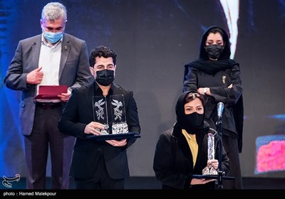اهداء سیمرغ بلورین بهترین فیلم اول و بهترین فیلمنامه سی و نهمین جشنواره فیلم فجر به ارسلان امیری برای فیلم زالاوا