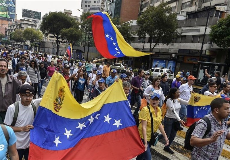 Venezuelan Demonstrators Show Support for President Maduro (+Video)