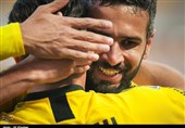 لیگ برتر فوتبال| برتری یک نیمه‌ای سپاهان مقابل تراکتور با گلزنی دوباره شهباززاده