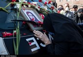 تشییع پیکر شهید مدافع سلامت مهشید گودرز در بیمارستان لقمان تهران