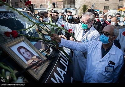 امیدوار رضایی رئیس بیمارستان لقمان در مراسم تشییع پیکر شهید مدافع سلامت مهشید گودرز
