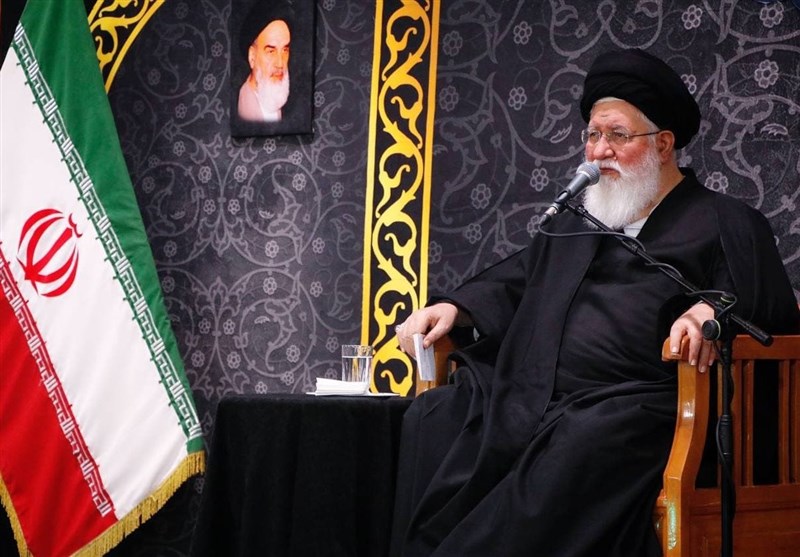 امام جمعه مشهد مقدس: انقلاب اسلامی هنجارهای کشورهای سلطه‌گر و معادلات آنها را از میان برد