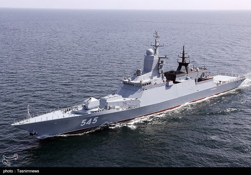 ناو‌های چین و روسیه برای شرکت در رزمایش مرکب وارد آبهای ایران شدند
