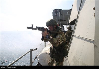 Iranian, Russian Naval Forces Exercise Operation to Free Hijacked Ship