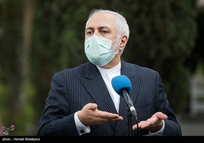 محمدجواد ظریف وزیر امور خارجه در جمع خبرنگاران - حاشیه جلسه هیئت دولت