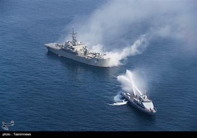 Iranian, Russian Naval Forces Exercise Operation to Free Hijacked Ship